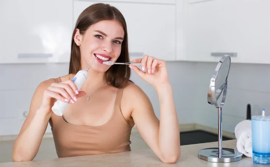 Flosser d'eau personnalisé OEM avec nouveau blanchiment dentaire propre et d'hygiène buccale